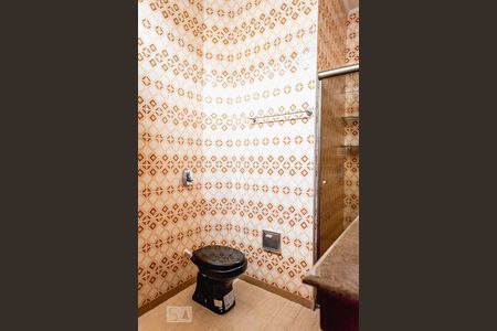 Casa à venda com 185m², 2 quartos e 1 vagaBanheiro 