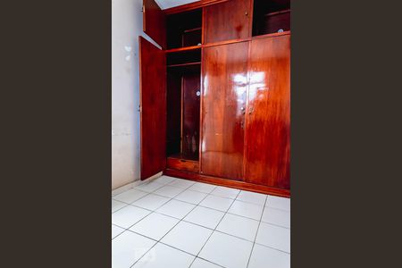 Casa à venda com 185m², 2 quartos e 1 vagaQuarto de Serviço