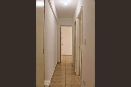 Corredor de apartamento para alugar com 2 quartos, 70m² em Itanhangá, Rio de Janeiro