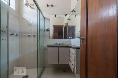 Casa à venda com 500m², 3 quartos e 6 vagasBanheiro Suíte 3