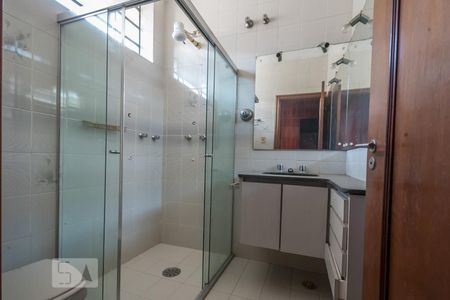 Casa à venda com 500m², 3 quartos e 6 vagasBanheiro Suíte 3