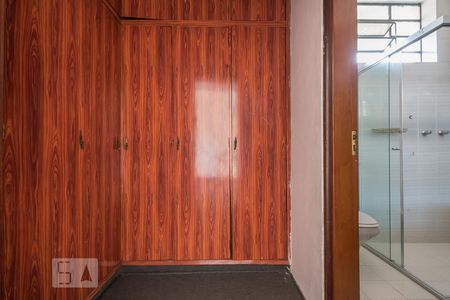 Casa à venda com 500m², 3 quartos e 6 vagasCloset Suíte 3