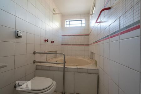 Casa à venda com 500m², 3 quartos e 6 vagasBanheiro Suíte 2