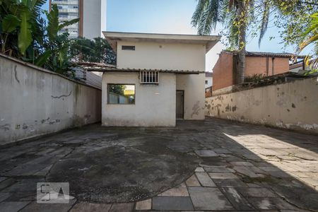 Casa à venda com 500m², 3 quartos e 6 vagasQuintal