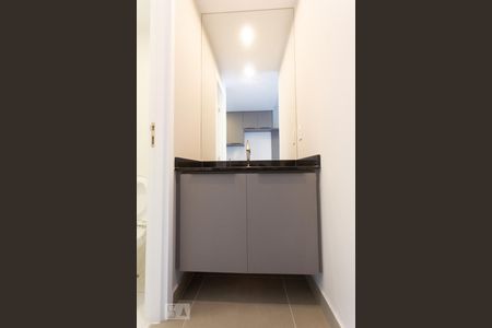 Banheiro de kitnet/studio para alugar com 1 quarto, 25m² em Cerqueira César, São Paulo