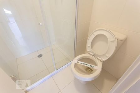 Banheiro de kitnet/studio para alugar com 1 quarto, 25m² em Cerqueira César, São Paulo