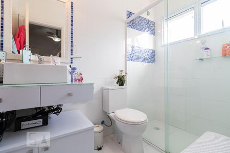 Casa de condomínio para alugar com 558m², 4 quartos e 4 vagas Casa de condomínio para alugar com 558m², 4 quartos e 4 vagasBanheiro da Suíte 3