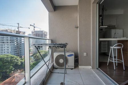 Studio para alugar com 32m², 1 quarto e 1 vaga Studio para alugar com 32m², 1 quarto e 1 vagaVaranda