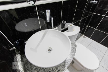 Casa à venda com 270m², 3 quartos e 2 vagasBanheiro Social