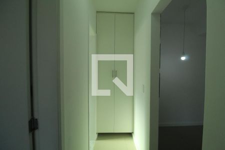 Apartamento à venda com 59m², 2 quartos e 1 vagaArmário no corredor para o banheiro