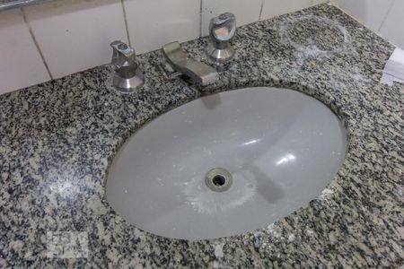 Banheiro Pia de apartamento para alugar com 3 quartos, 82m² em Barra Funda, São Paulo