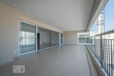 Apartamento para alugar com 213m², 3 quartos e 4 vagasVaranda
