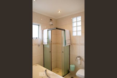 Casa à venda com 340m², 5 quartos e 6 vagasBANHEIRO QUARTO 2