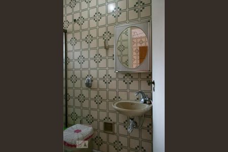 Casa à venda com 340m², 5 quartos e 6 vagasBANHEIRO SERVIÇO