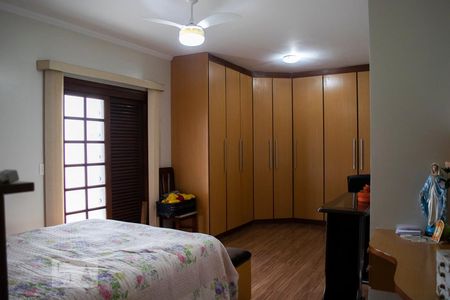 Casa à venda com 340m², 5 quartos e 6 vagasQUARTO 2 SUITE