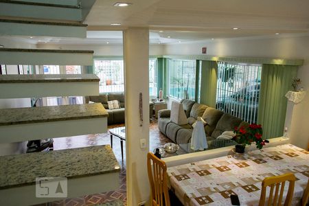 Casa à venda com 340m², 5 quartos e 6 vagasSALA