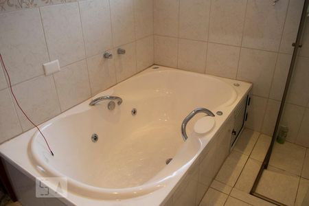 Casa à venda com 340m², 5 quartos e 6 vagasBANHEIRO QUARTO 2