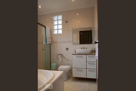 Casa à venda com 340m², 5 quartos e 6 vagasBANHEIRO QUARTO 2