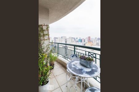 Apartamento à venda com 200m², 2 quartos e 3 vagasVaranda 02