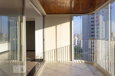 Apartamento à venda com 210m², 4 quartos e 2 vagasVaranda