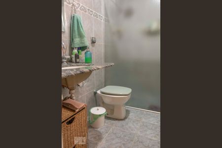 Casa à venda com 250m², 3 quartos e 3 vagasBanheiro da Suíte 1