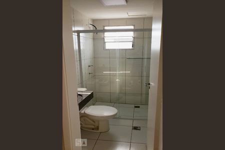 Banheiro de apartamento para alugar com 2 quartos, 46m² em Loteamento Parque São Martinho, Campinas