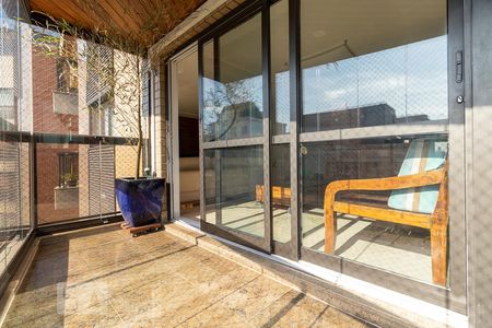 Apartamento para alugar com 170m², 3 quartos e 3 vagas Apartamento para alugar com 170m², 3 quartos e 3 vagasVaranda