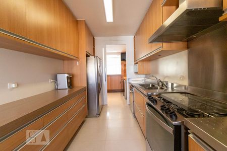 Apartamento para alugar com 170m², 3 quartos e 3 vagas Apartamento para alugar com 170m², 3 quartos e 3 vagasCozinha