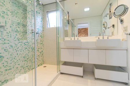 Apartamento para alugar com 170m², 3 quartos e 3 vagas Apartamento para alugar com 170m², 3 quartos e 3 vagasBanheiro da suíte master