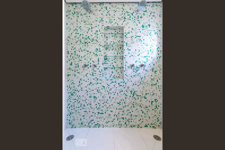 Apartamento para alugar com 170m², 3 quartos e 3 vagas Apartamento para alugar com 170m², 3 quartos e 3 vagasBanheiro da suíte master - chuveiros