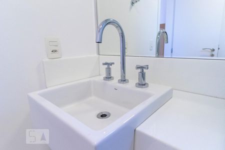 Apartamento para alugar com 170m², 3 quartos e 3 vagas Apartamento para alugar com 170m², 3 quartos e 3 vagasBanheiro da suíte 1 - lavatório