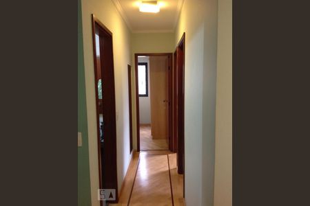 Corredor de apartamento à venda com 3 quartos, 70m² em Vila Andrade, São Paulo