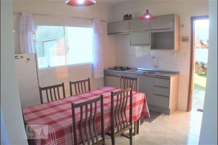 Casa para alugar com 65m², 2 quartos e 3 vagasCozinha