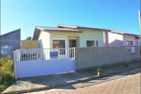 Casa para alugar com 65m², 2 quartos e 3 vagasFachada