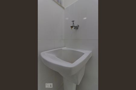 Apartamento para alugar com 82m², 2 quartos e 1 vagaDetalhe da area de serviço tanque