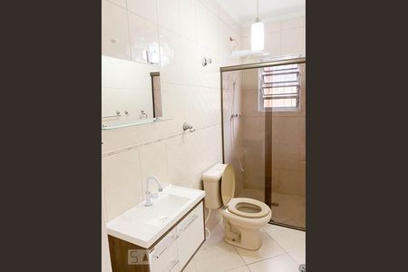 Banheiro  de casa à venda com 2 quartos, 80m² em Vila Bancária, São Paulo