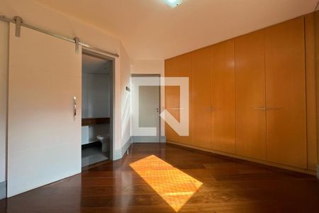 Apartamento à venda com 130m², 3 quartos e 3 vagas Apartamento à venda com 130m², 3 quartos e 3 vagasSuíte 1