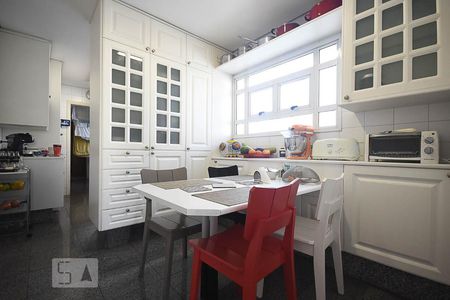 Apartamento à venda com 400m², 4 quartos e 6 vagasCopa