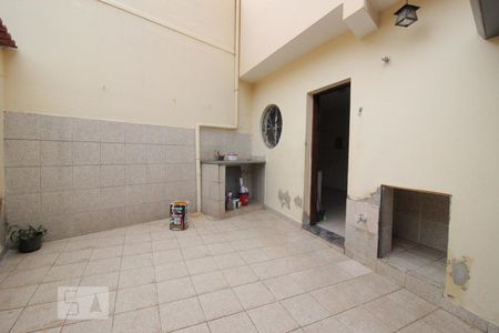 Casa para alugar com 130m², 2 quartos e sem vagaQuintal