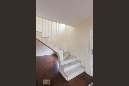 Casa à venda com 155m², 3 quartos e sem vagaEscada