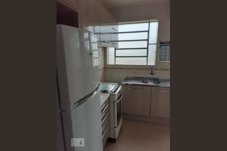 Cozinha de apartamento para alugar com 1 quarto, 42m² em Passo da Areia, Porto Alegre