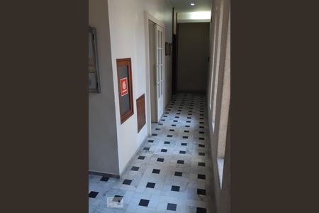 Corredor de apartamento para alugar com 3 quartos, 94m² em Laranjeiras, Rio de Janeiro