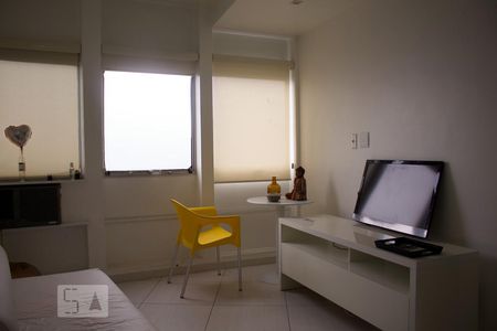 Sala de kitnet/studio para alugar com 1 quarto, 40m² em Barra da Tijuca, Rio de Janeiro