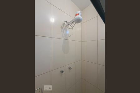 Detalhe do banheiro da suíte de casa para alugar com 2 quartos, 80m² em Jardim da Glória, São Paulo