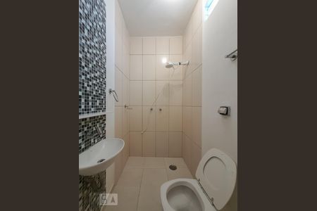 Banheiro  de casa para alugar com 2 quartos, 80m² em Jardim da Glória, São Paulo
