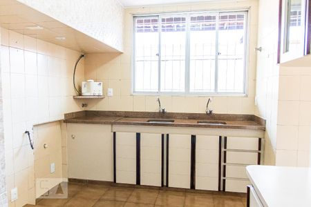 Casa para alugar com 220m², 3 quartos e 2 vagas Casa para alugar com 220m², 3 quartos e 2 vagasCozinha