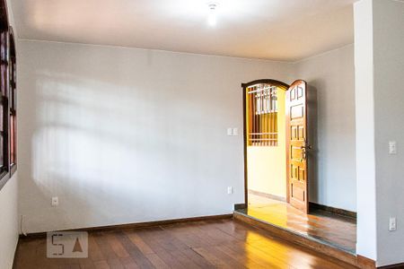 Sala de casa para alugar com 3 quartos, 220m² em Jaraguá , Belo Horizonte