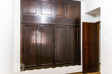 Casa para alugar com 220m², 3 quartos e 2 vagas Casa para alugar com 220m², 3 quartos e 2 vagasQuarto 2 - Armários