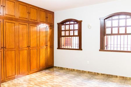 Casa para alugar com 220m², 3 quartos e 2 vagas Casa para alugar com 220m², 3 quartos e 2 vagasSuíte