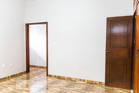 Casa para alugar com 220m², 3 quartos e 2 vagas Casa para alugar com 220m², 3 quartos e 2 vagasSuíte